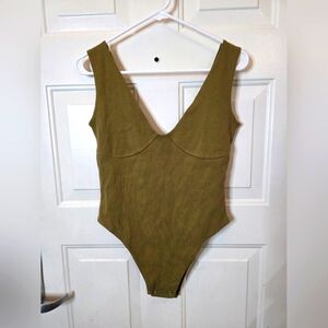 Summi Summi Green‎ Bodysuit Sleeveless V-neck Size Medium